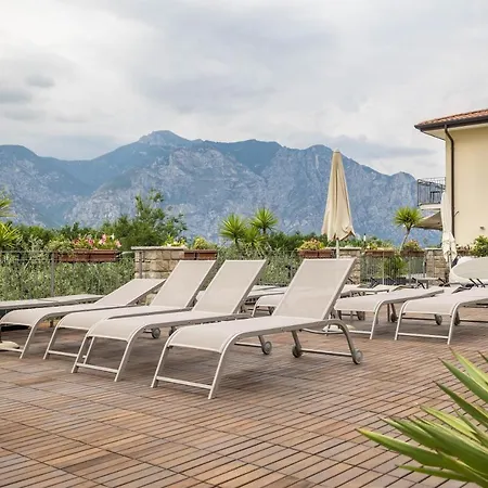 Bilo Vista Piscina Treccani Apartment