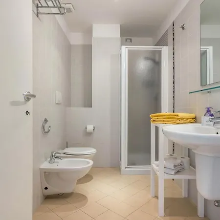 Bilo Vista Piscina Treccani Apartment Malcesine